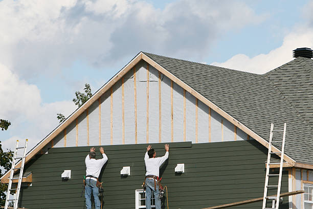 Professional Siding technician working in Sewaren, NJ
